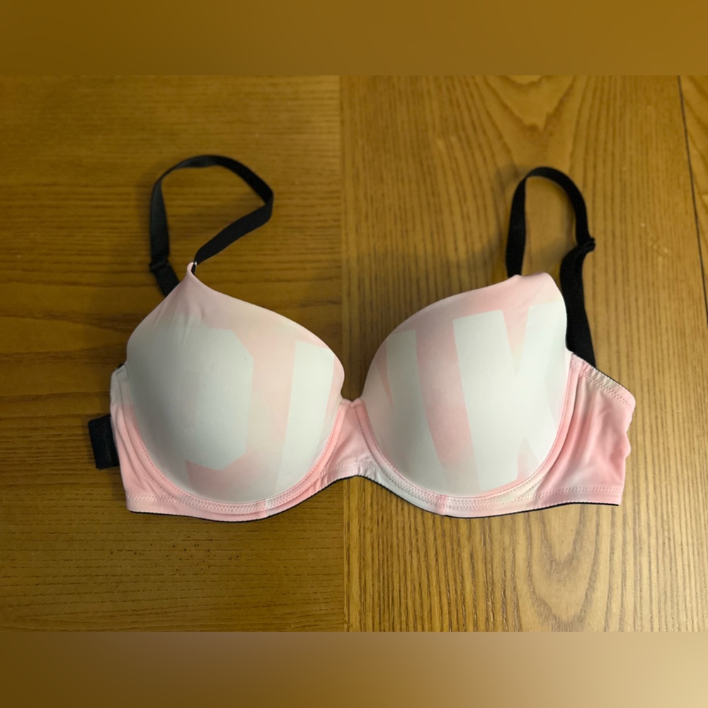 VS PINK Wear Everywhere Lightly Lined VGC 34DD PINK